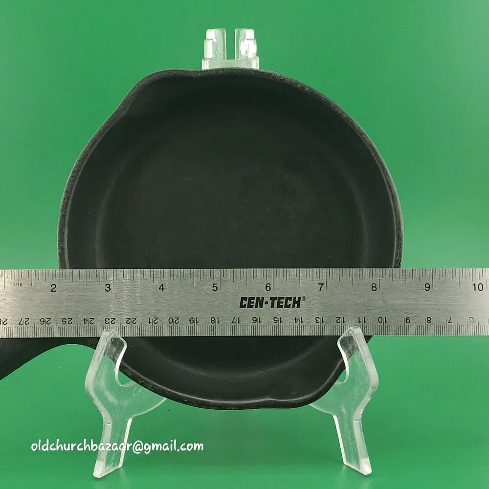 Wagner Ware Cast Iron #3 Skillet 6 1/2 Inch double spout Unmarked Vintage